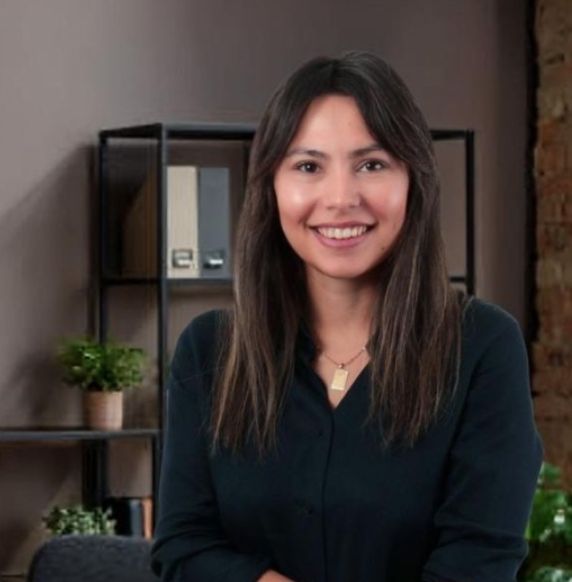 Esra Sarıçamlık-0