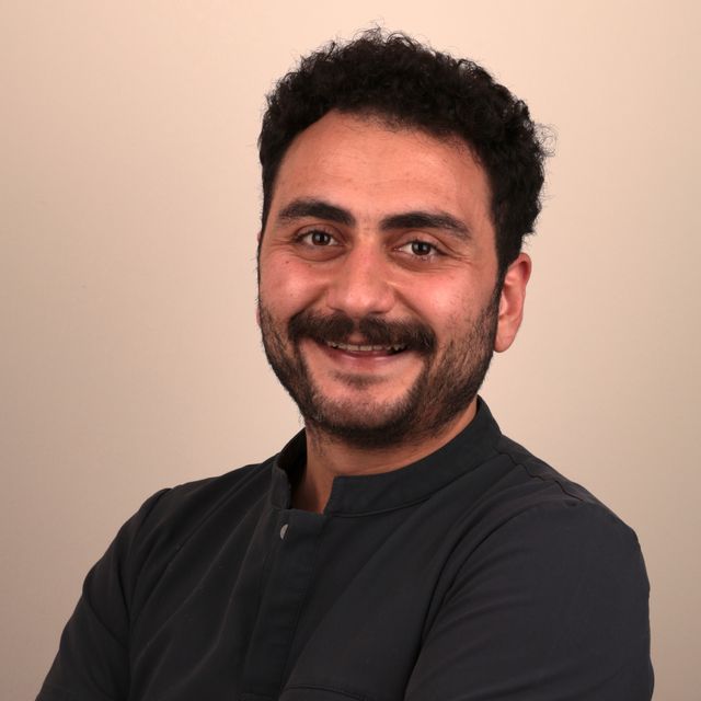 Ahmet Emin Bozova, Diş Hekimi Maltepe