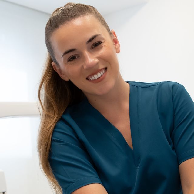 Anastasiya Batushanska Zaborovska, Dentista Valencia