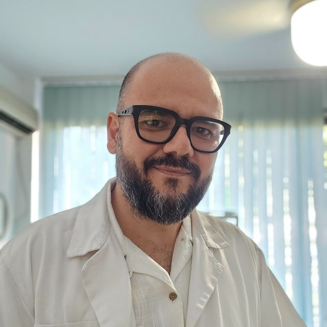 Taned Demaj, terapista del dolore Novara