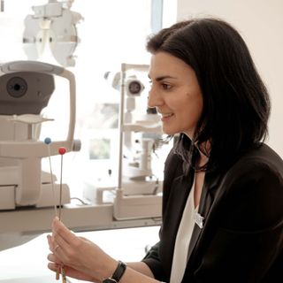 Acercar imagen: María Olveira Gaciño, Óptico Vigo