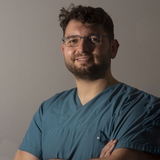 Cem Taşkın, Diş Hekimi Van