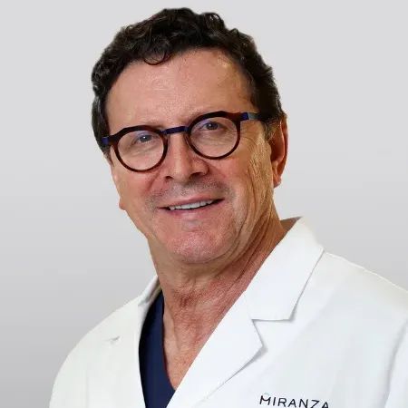 Federico Alonso Aliste, Oftalmólogo Sevilla