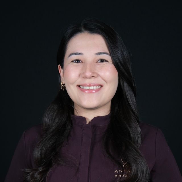 Esra Topaloğlu, Diş Hekimi Antalya