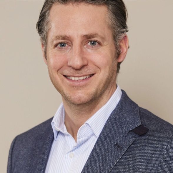 Christopher Betzler, Plastischer & Ästhetischer Chirurg Köln