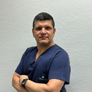 Acercar imagen: Diego Correa, Dentista Madrid