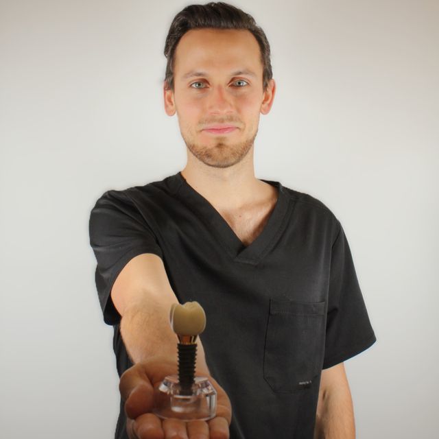 Marcin Gawęda, stomatolog Warszawa