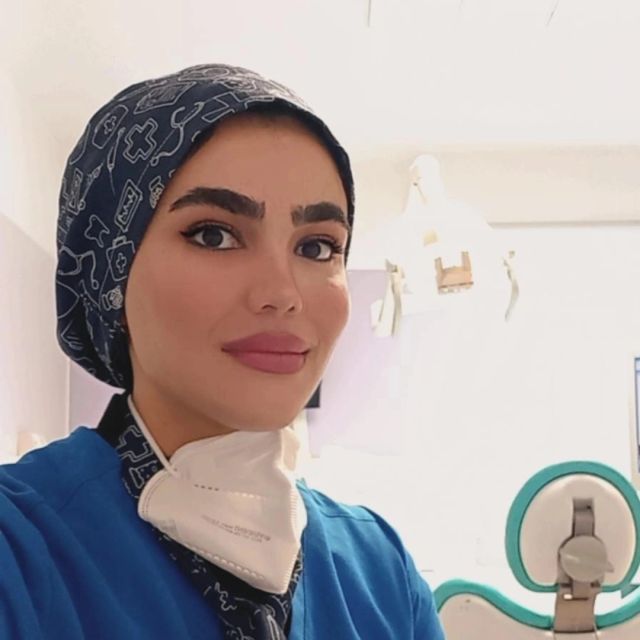 Motahareh Dibaji, dentista Curno