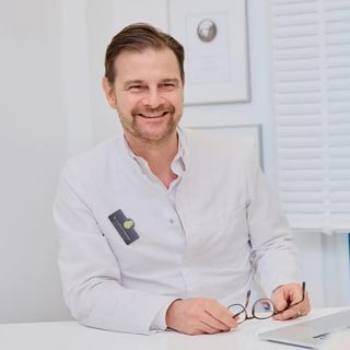 Bild vergrößern: Claudius Kässmann, Plastischer & Ästhetischer Chirurg Köln