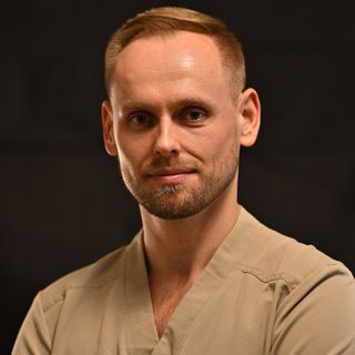 Powiększ obraz: Dawid Moskwa, fizjoterapeuta Kraków