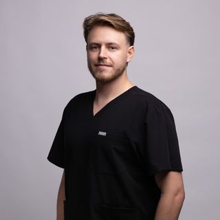 Powiększ obraz: Adrian  Krasoski , stomatolog Katowice