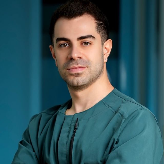 Ahmet Kayhan, Diş Hekimi Mezitli