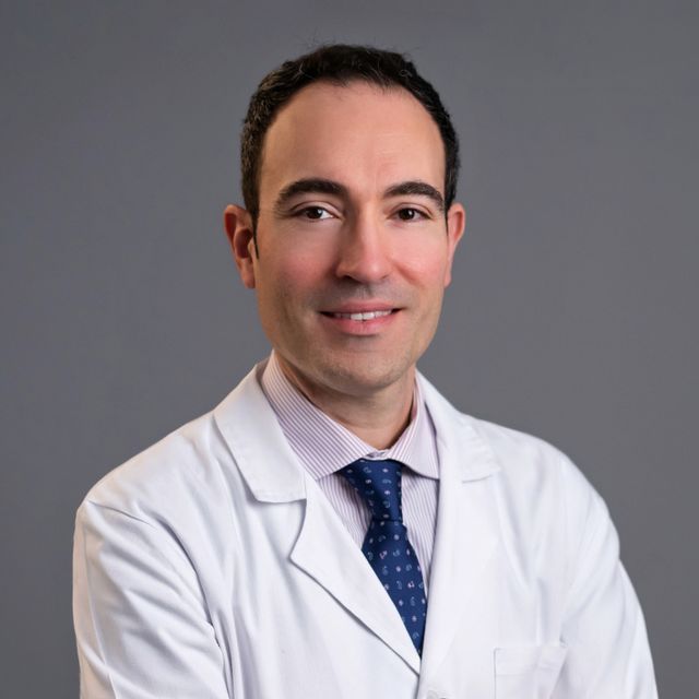 Álvaro Toribio García, Oftalmólogo León