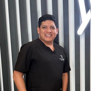 Acercar imagen: Paul Medina Chantoy, Dentista Mataró