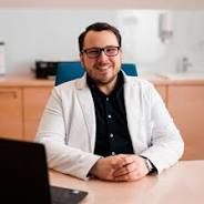 Powiększ obraz: Krzysztof Patyk, chirurg Toruń