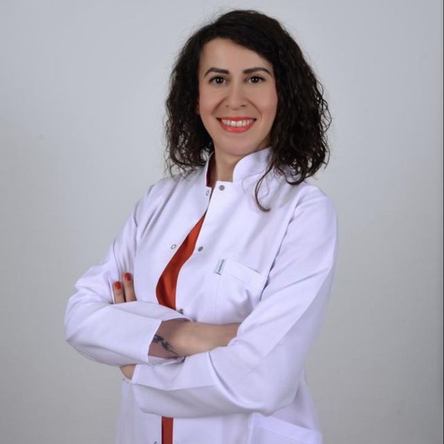 Burcu Ektiren, Diş Hekimi Malatya