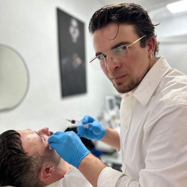 Jacek Chudzik, lekarz wykonujący zabiegi medycyny estetycznej Warszawa