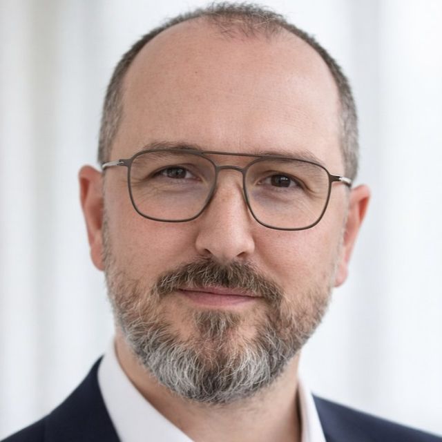 Mikhail Zvonik, Plastischer & Ästhetischer Chirurg Stuttgart