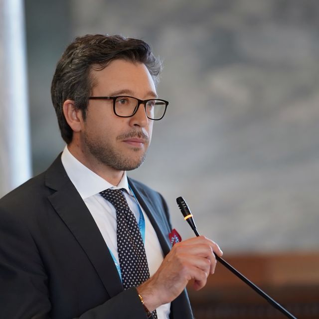 Vincenzo Abbate, chirurgo maxillo facciale Napoli