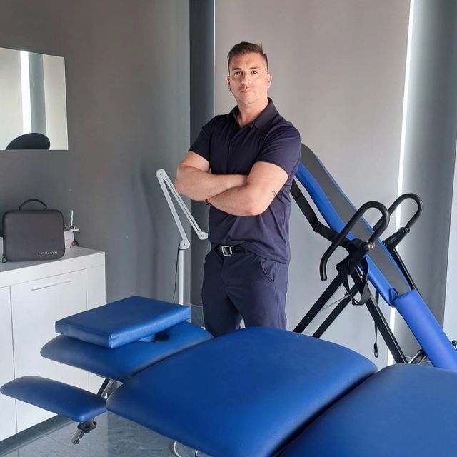 Matías Elvis Cáceres, Terapeuta complementario Gandía