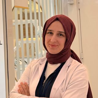 E. Şeyma İncecik Uğurlu, Diş Hekimi İstanbul