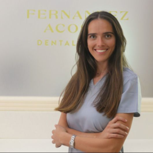 Marta Fernández Acosta, Dentista Vélez-Málaga
