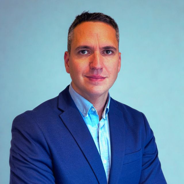 Emilio González Martínez, Neurocirujano Ponferrada