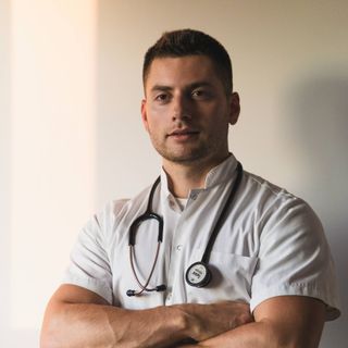 Powiększ obraz: Jakub Mochol, internista Wrocław