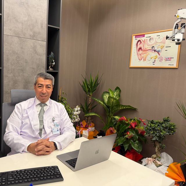 Ömer Erdur, Kulak Burun Boğaz İstanbul