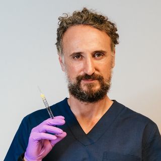 Ingrandire l'immagine: Giuseppe Lomeo, chirurgo plastico Catania