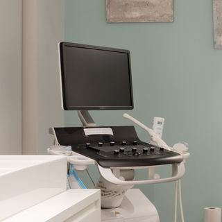 Acercar imagen: Elena Romá de Villegas, Radiólogo Madrid