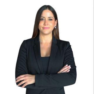 Acercar imagen: Lorena Arrien Álvarez, Médico estético Torremolinos
