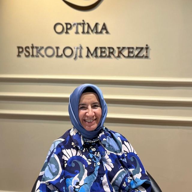 Huriye Uzunömeroğlu, Psikoloji İstanbul