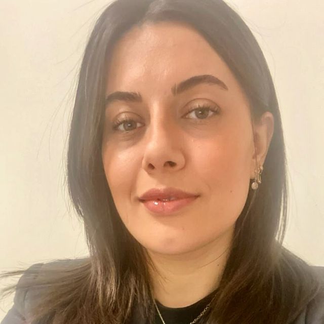 Emine Çoraklıoğlu, Psikoloji İzmir