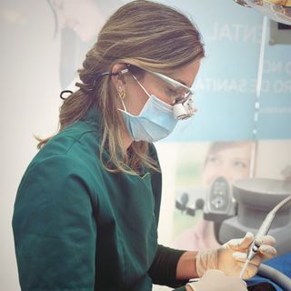 Acercar imagen: Ana Sánchez-Migallón Naranjo, Dentista Ciudad Real