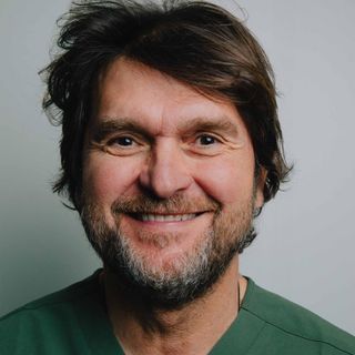 Ingrandire l'immagine: Gaetano Del Vecchio, dentista Bari
