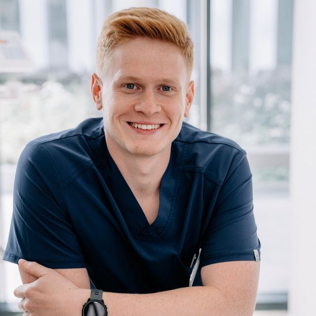 Konrad Kowalewski, chirurg stomatologiczny Wrocław