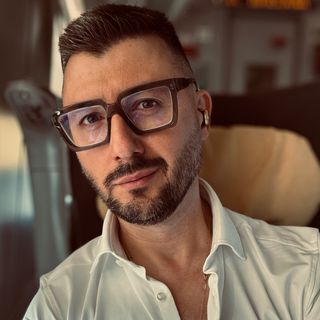 Powiększ obraz: Mariusz Kujawski, kardiolog Warszawa