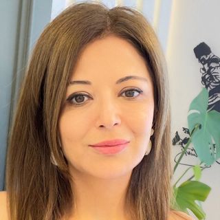 Resmi büyüt: Sezen Takmaz, Dermatoloji İstanbul