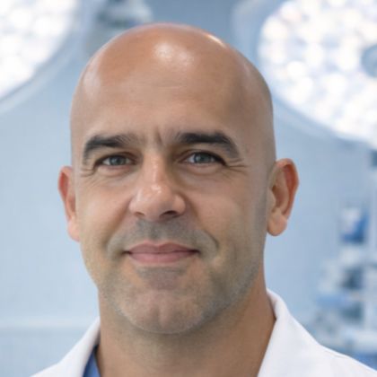 Álvaro Pérez Temprano, Cirujano plástico Sevilla