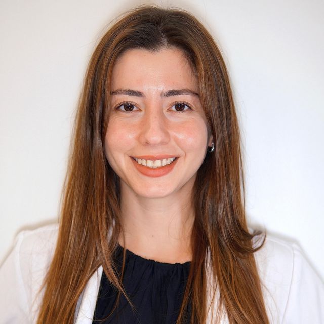 Nazlı Eryılmaz, Fizyoterapi Ve Rehabilitasyon İzmir