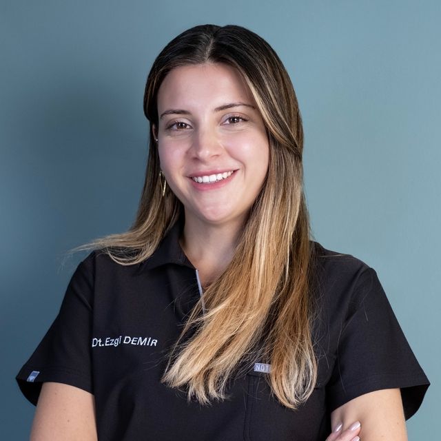 Ezgi Demir, Diş Hekimi Eskişehir