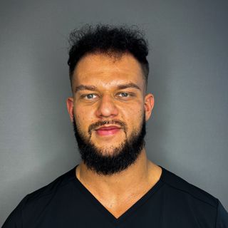 Powiększ obraz: Damian Piernaczyk, fizjoterapeuta Kraków