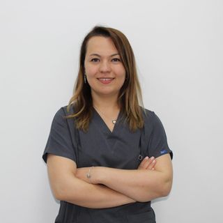 Esra Nehir, Diş Hekimi Eskişehir