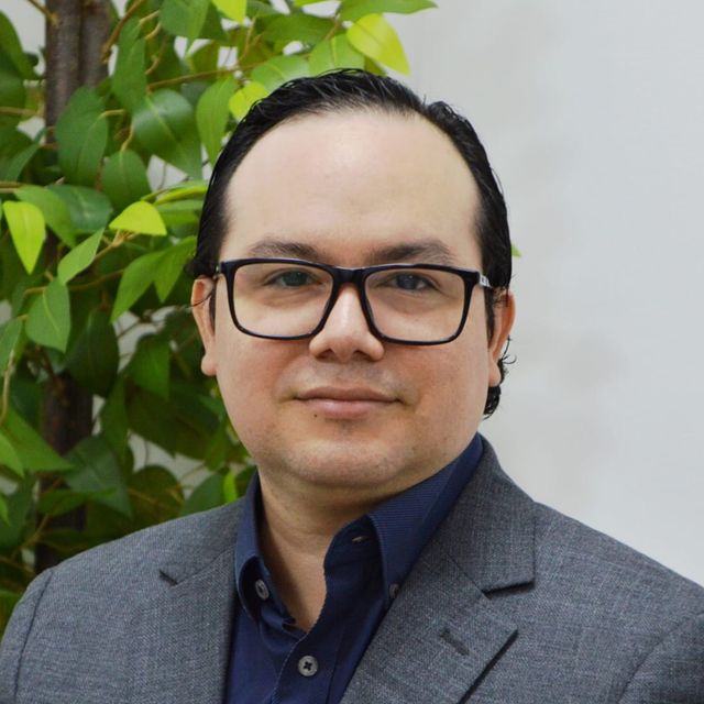 Andrés Zúñiga Vera, Reumatólogo Burriana