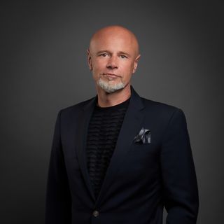 Powiększ obraz: Adam Maciejewski, chirurg plastyczny Katowice