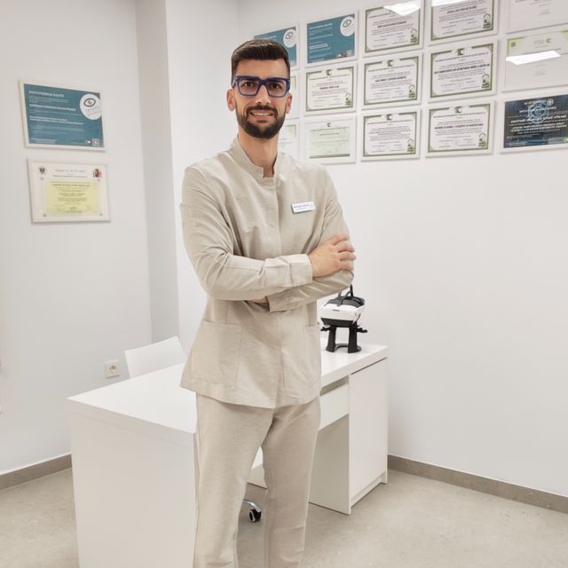 Serafín Izquierdo, Óptico El Ejido