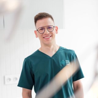 Powiększ obraz: Jakub Dyba, chirurg stomatologiczny Poznań