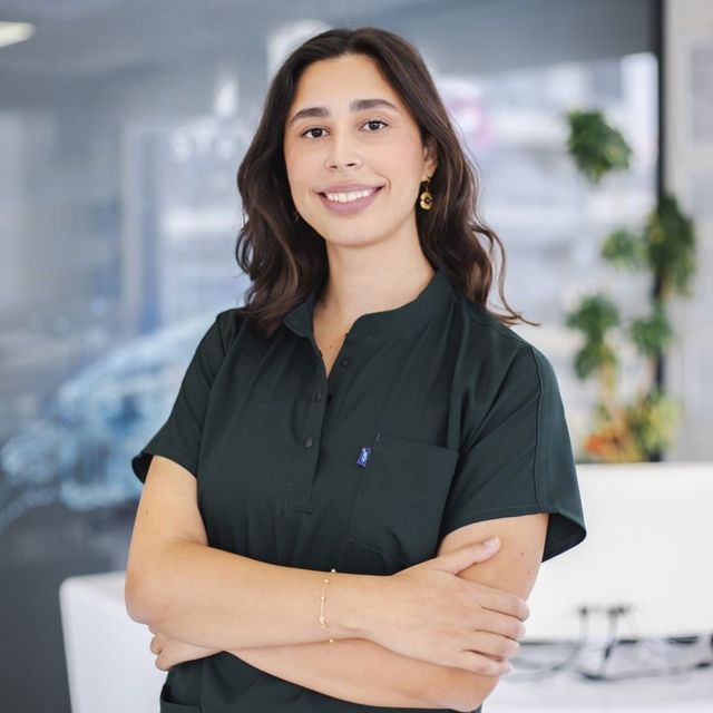 Hande Uzunallı Yerlikaya, Diş Hekimi Bayraklı