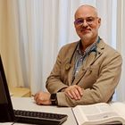 Dr. Efrén Martel Almeida